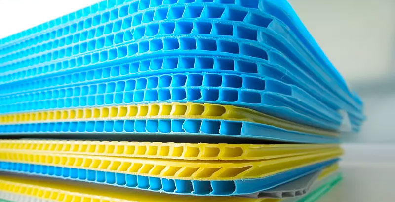 Plastic corrugated sheet